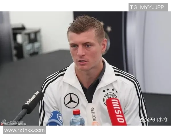 克罗斯在足球世界的传奇之路：从天才少年到中场大师的成长历程